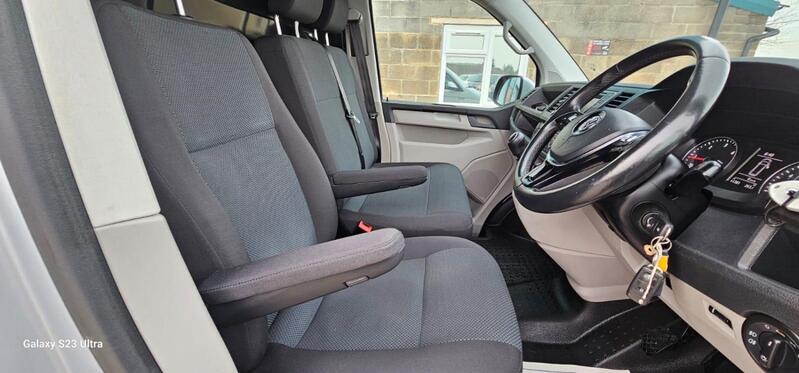 VOLKSWAGEN TRANSPORTER