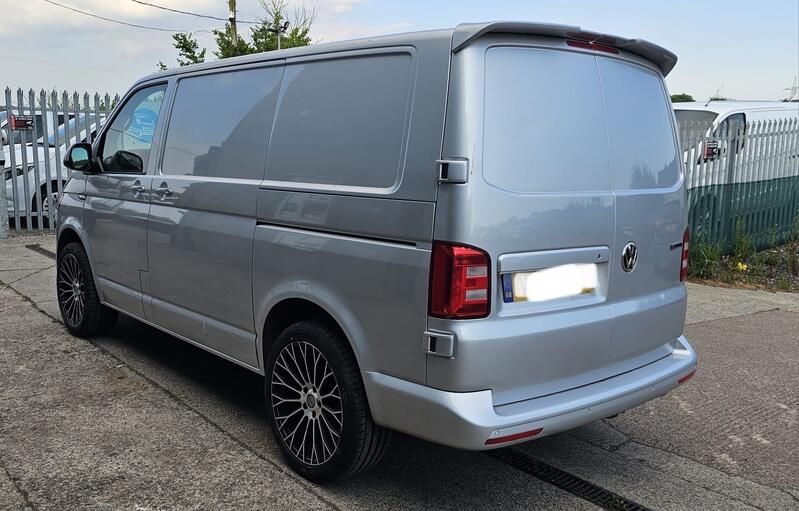 VOLKSWAGEN TRANSPORTER