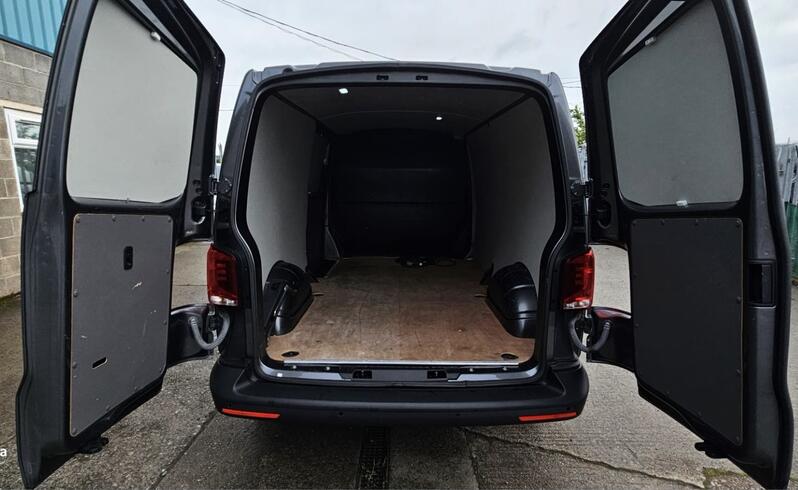 VOLKSWAGEN TRANSPORTER