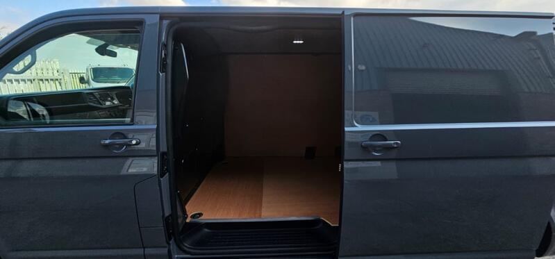 VOLKSWAGEN TRANSPORTER
