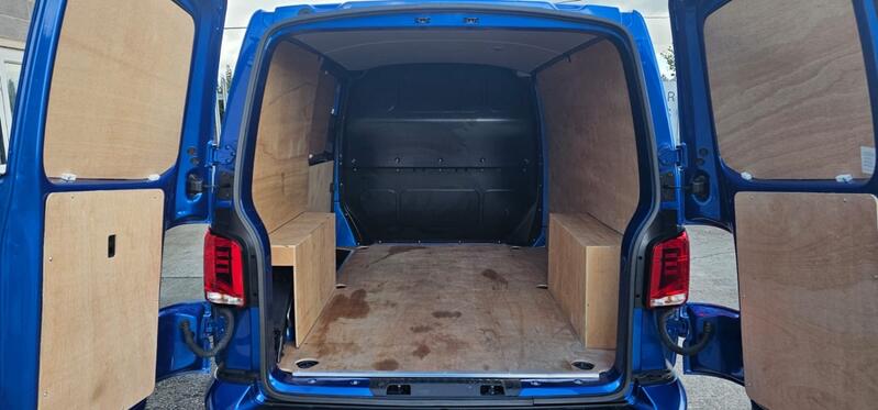 VOLKSWAGEN TRANSPORTER