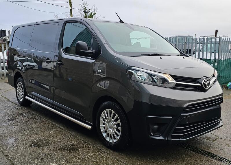 TOYOTA PROACE