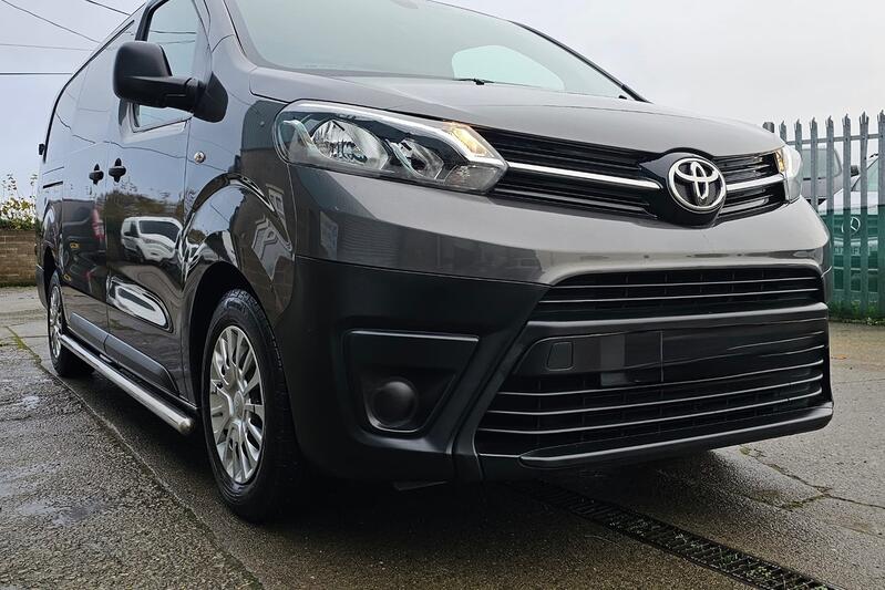 TOYOTA PROACE